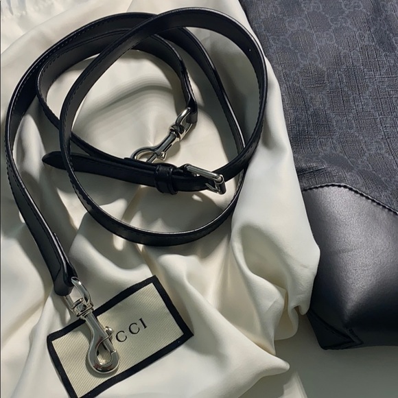 Authentic Gucci GG SUPREME MESSENGER BAG - Picture 2 of 7